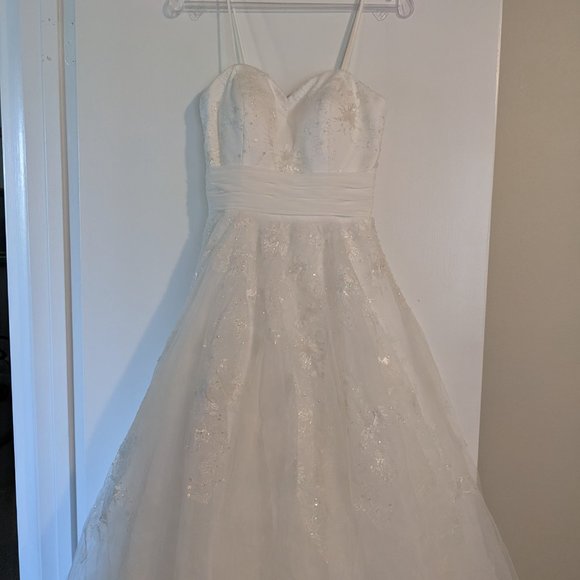 Wedding dress - Picture 2 of 2